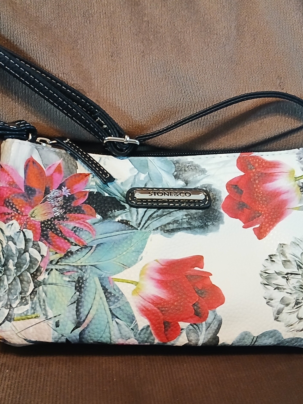 NEW Stone & Co. Floral Crossbody Bag Clutch W/ Iwalk Battery White  Red Accents